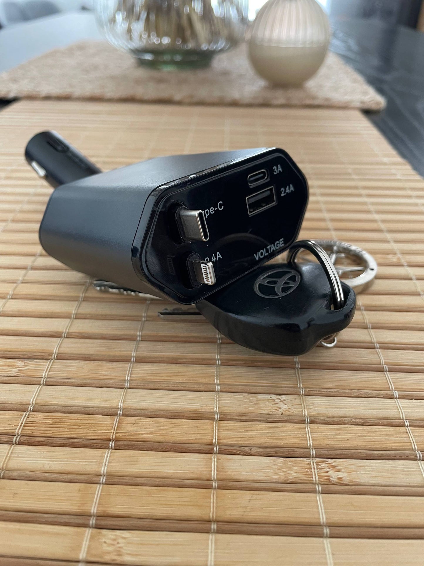 4 IN 1 Retractable Car Charger for Mobile Phone